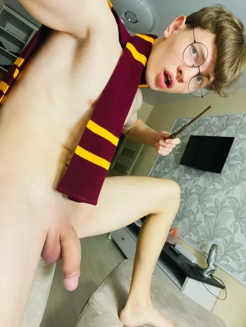 Sexy Harry and his huge cockππΆπ