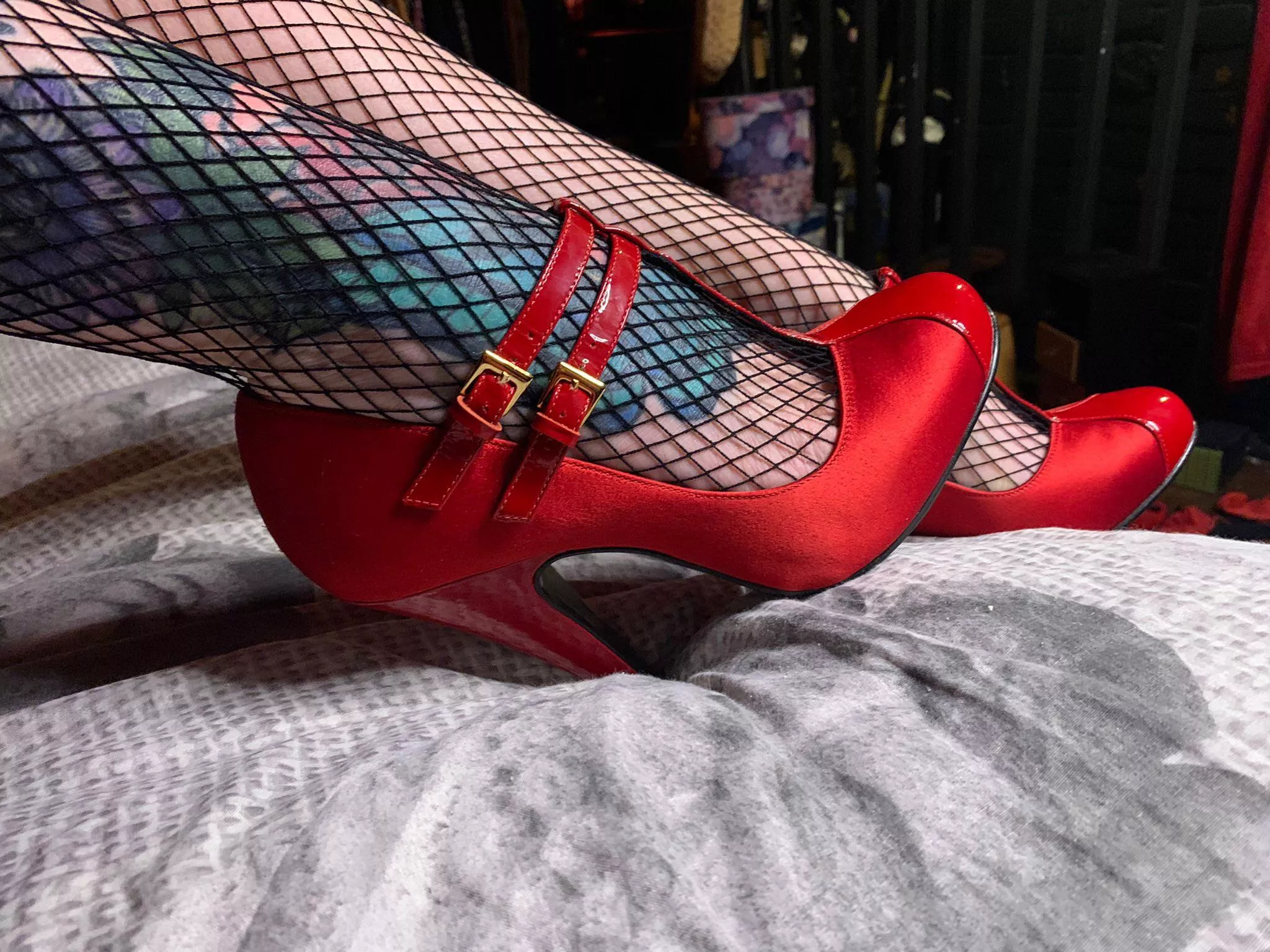 Sexy red satin heels: x Sexy red satin heels: x