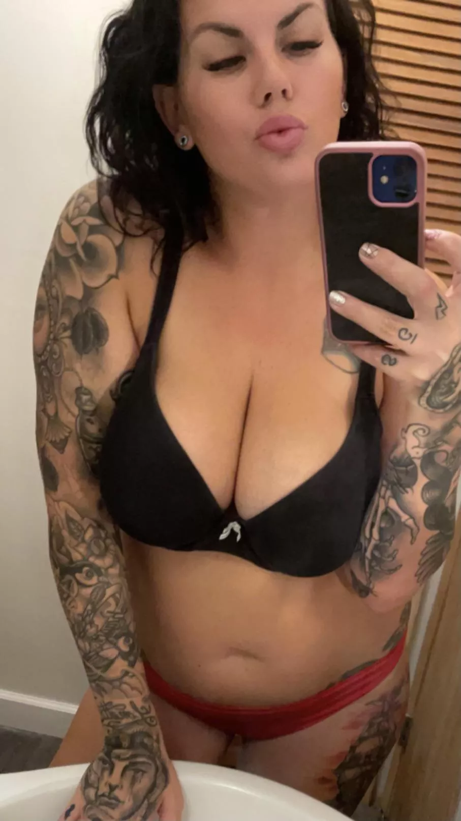 Sexy tatted milf with 38DDD , what more could you want or need …