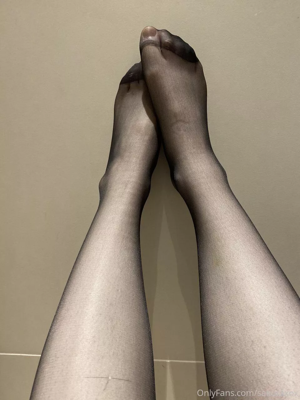 Sexy tights and feet