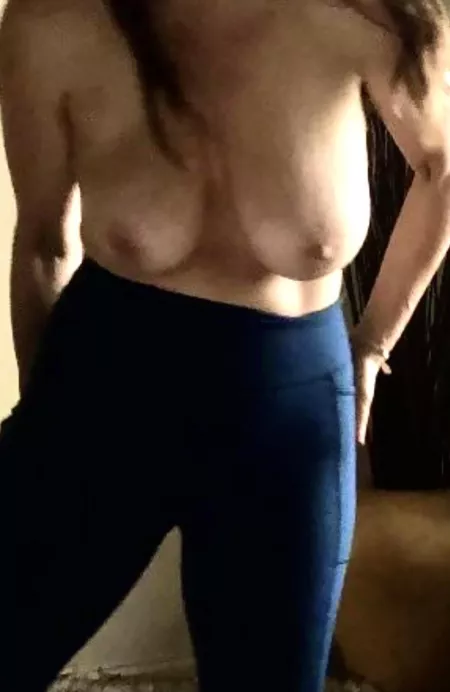 Sexy yoga mama Sexy yoga mama