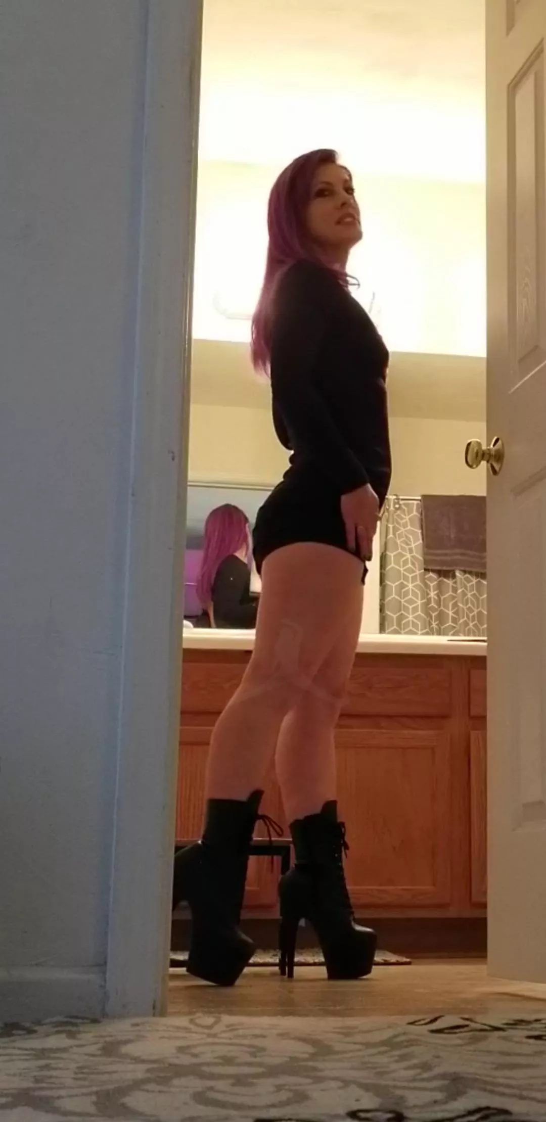 SexyLadyInBoots, 39F SexyLadyInBoots, 39F