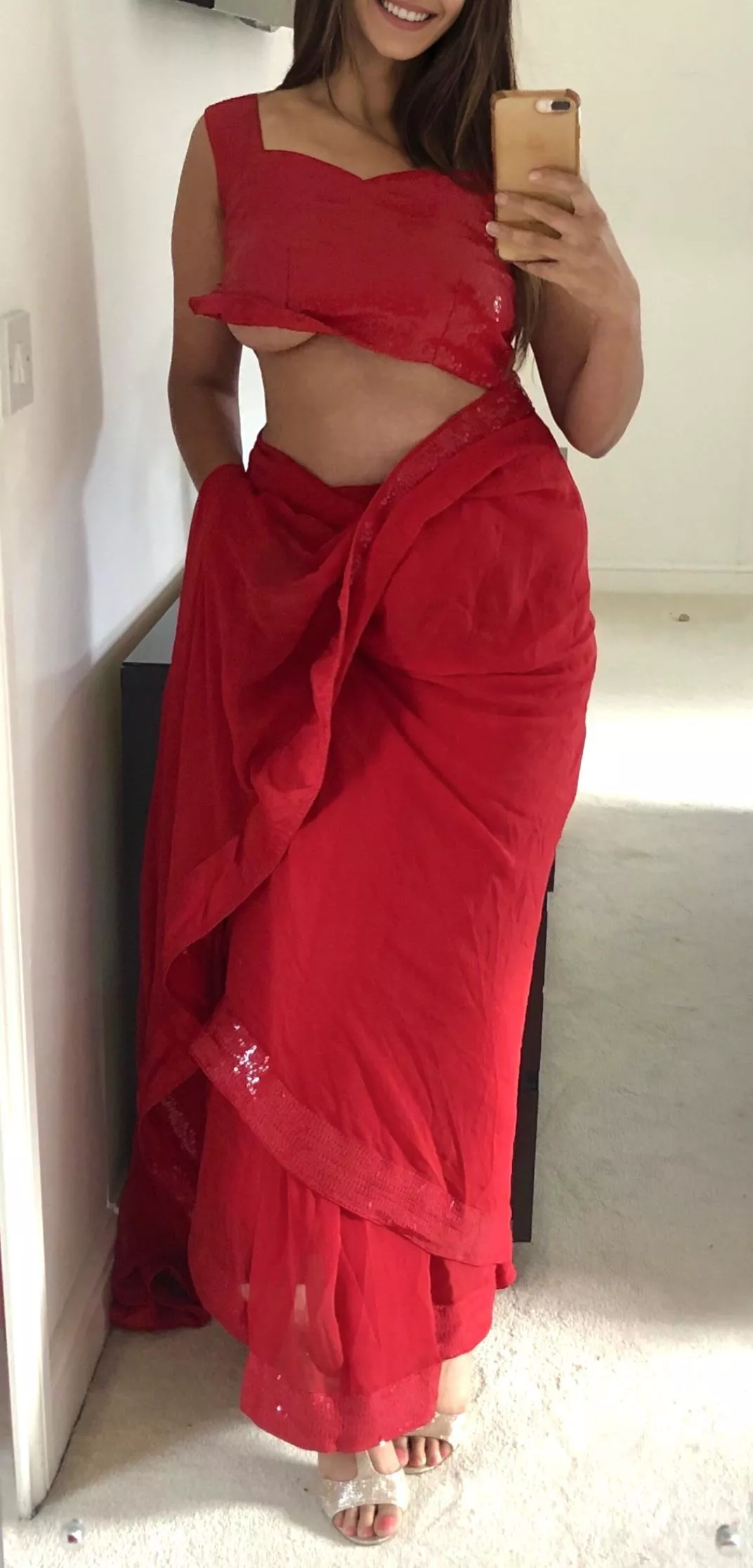 Shall we make sari underboob a new trend? ?? British Punjabi Indian