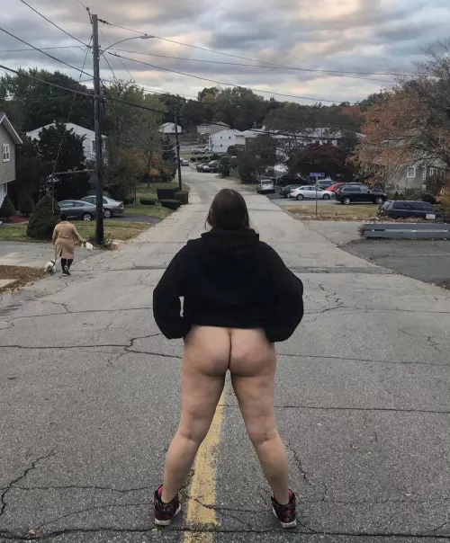 Shameless bottomless quick flash