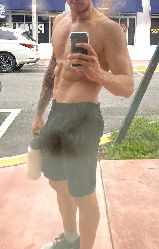 Shape check after Friday cardio. Don’t skip yours. Xoxo (m)