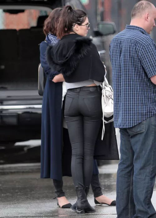 she can fart on my face would make me hard she can fart on my face would make me hard