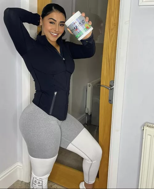 She got such a fat ass She got such a fat ass