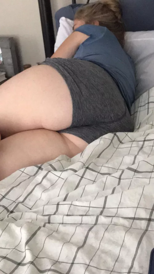 She hates wearing shorts but she shouldnβt