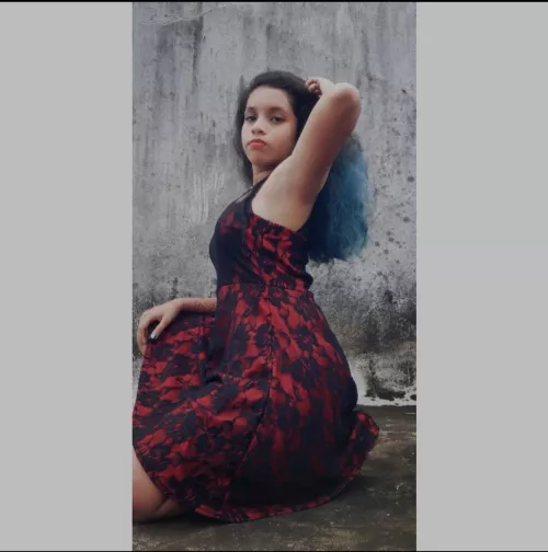 She is waiting for someone to attack her armpits and start licking them hard until it is fully clean 🤤