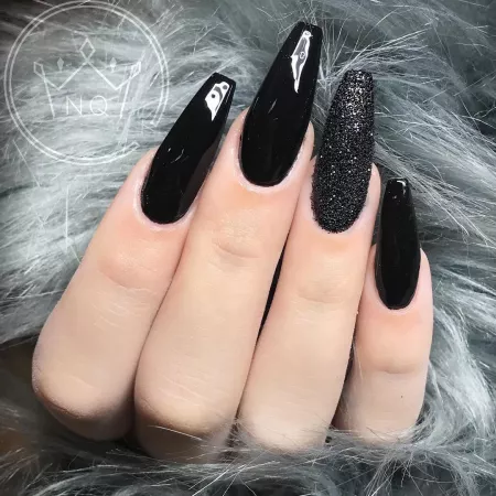 She knows I like them black ๐