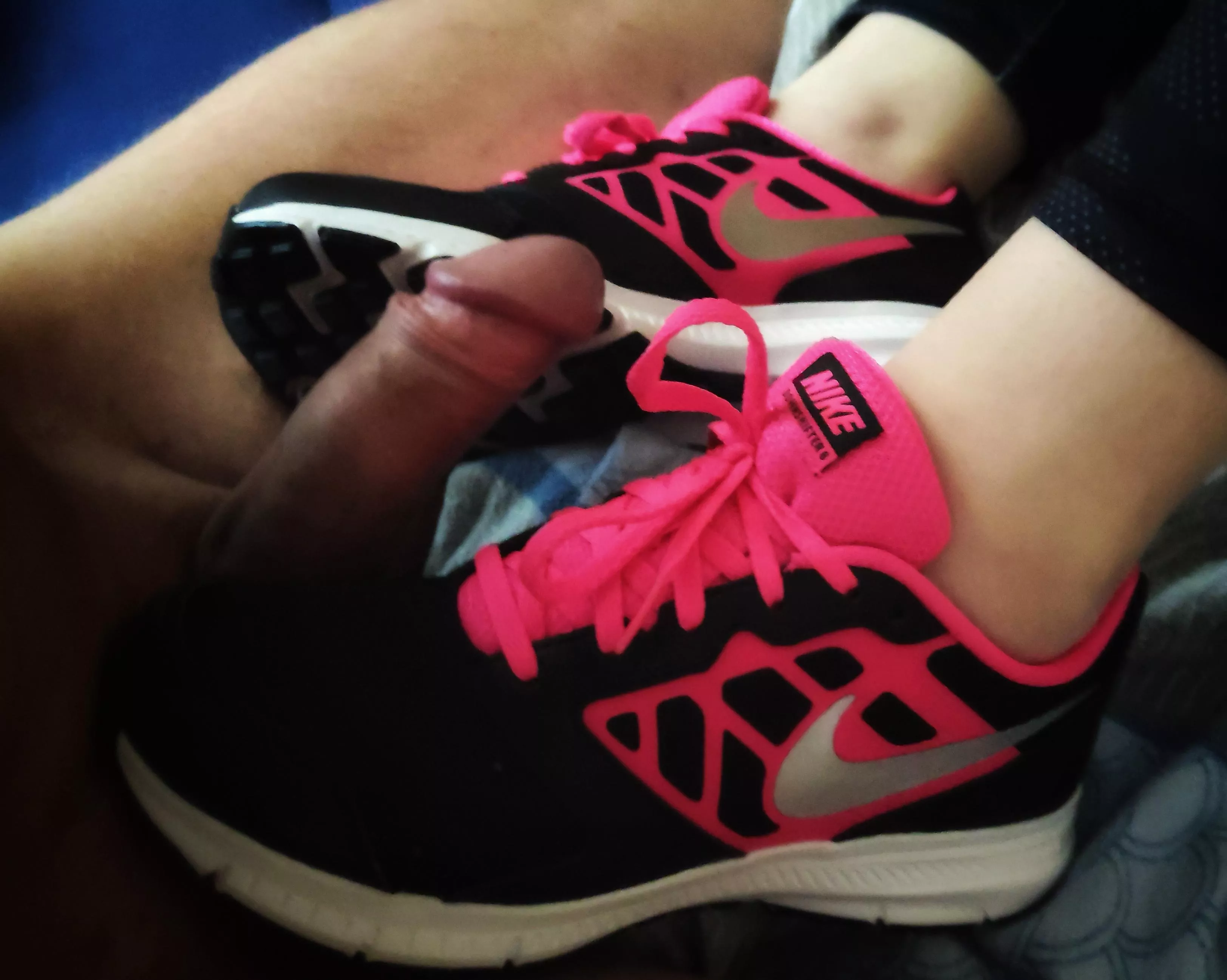 She loves the cum on her new shoes. She loves the cum on her new shoes.