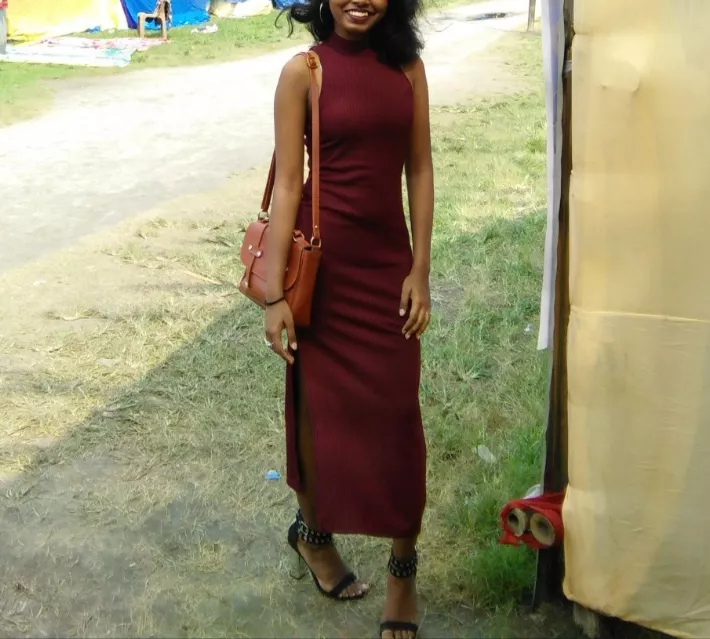 She loves to play. Tell her how you want to fuck her She loves to play. Tell her how you want to fuck her