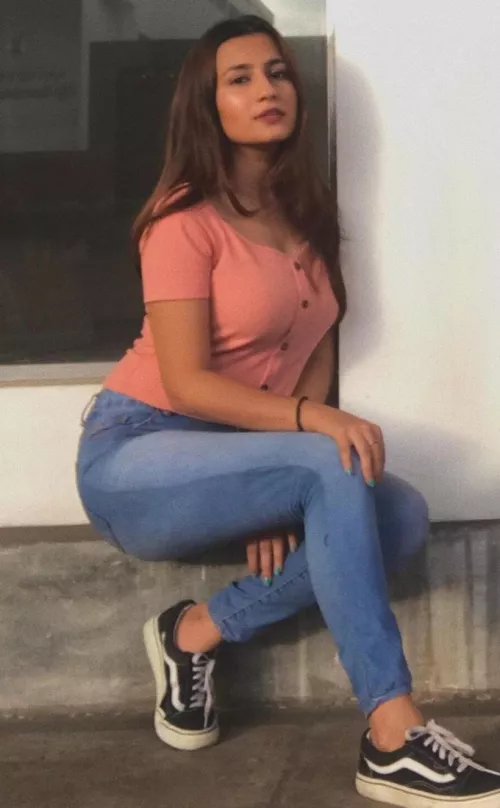 she makes me rock hardπ sexy bitch..