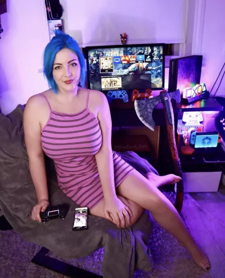 She makes me Twitch She makes me Twitch