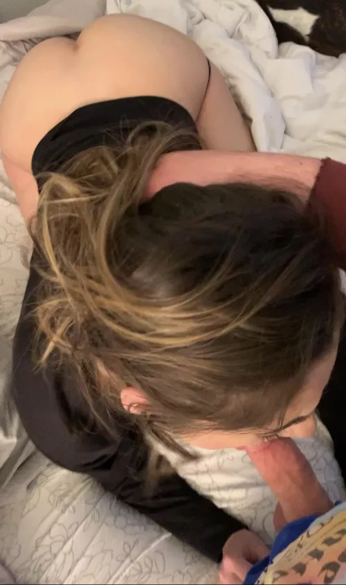 She pulled me into her dads guest room this Christmas morning while everyone else was in the next room over opening presents. Merry Christmas 😋 [f] [m]