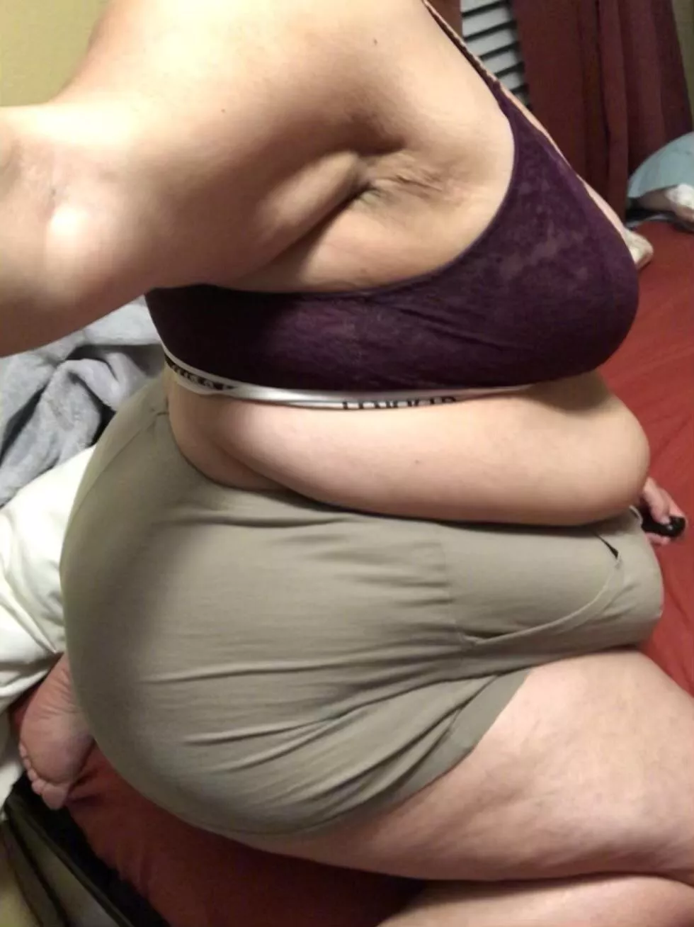 She thicc and thirsty 😈 She thicc and thirsty 😈