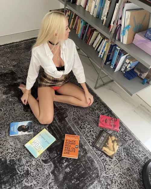 She works in the Church Books✝️ore