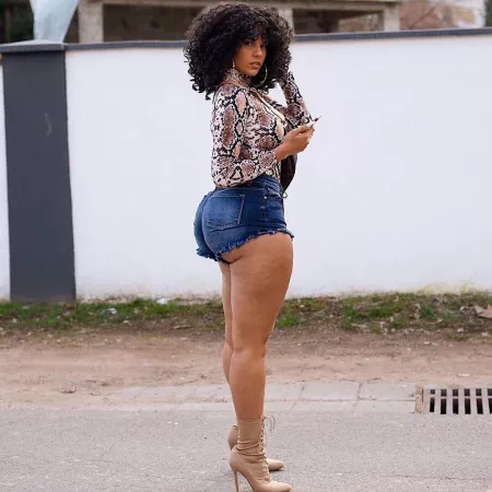 Sheesh 😍 ( Amirah Dyme )