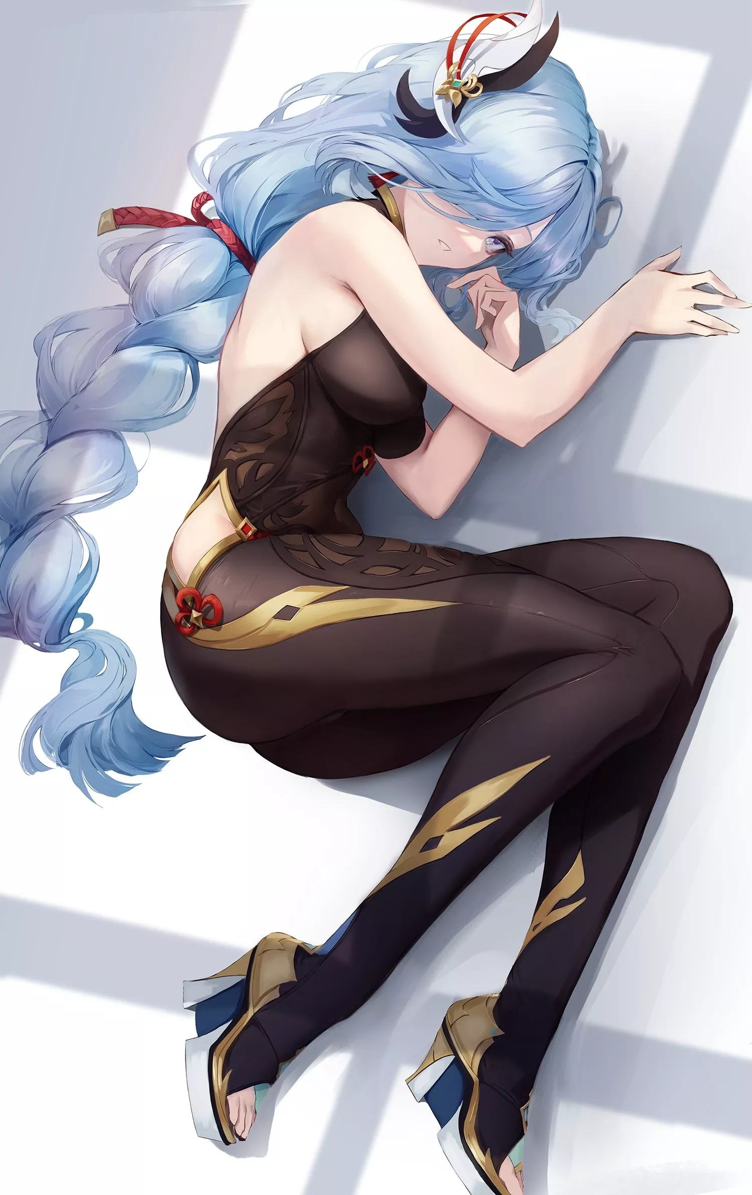 Shenhe laying on the floor