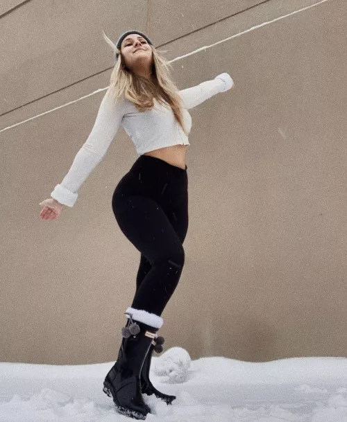 Sheโs a snow bunny โ๏ธ๐ฐ Sheโs a snow bunny โ๏ธ๐ฐ