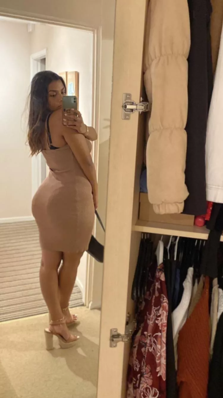 She’s got a big phat ass She’s got a big phat ass