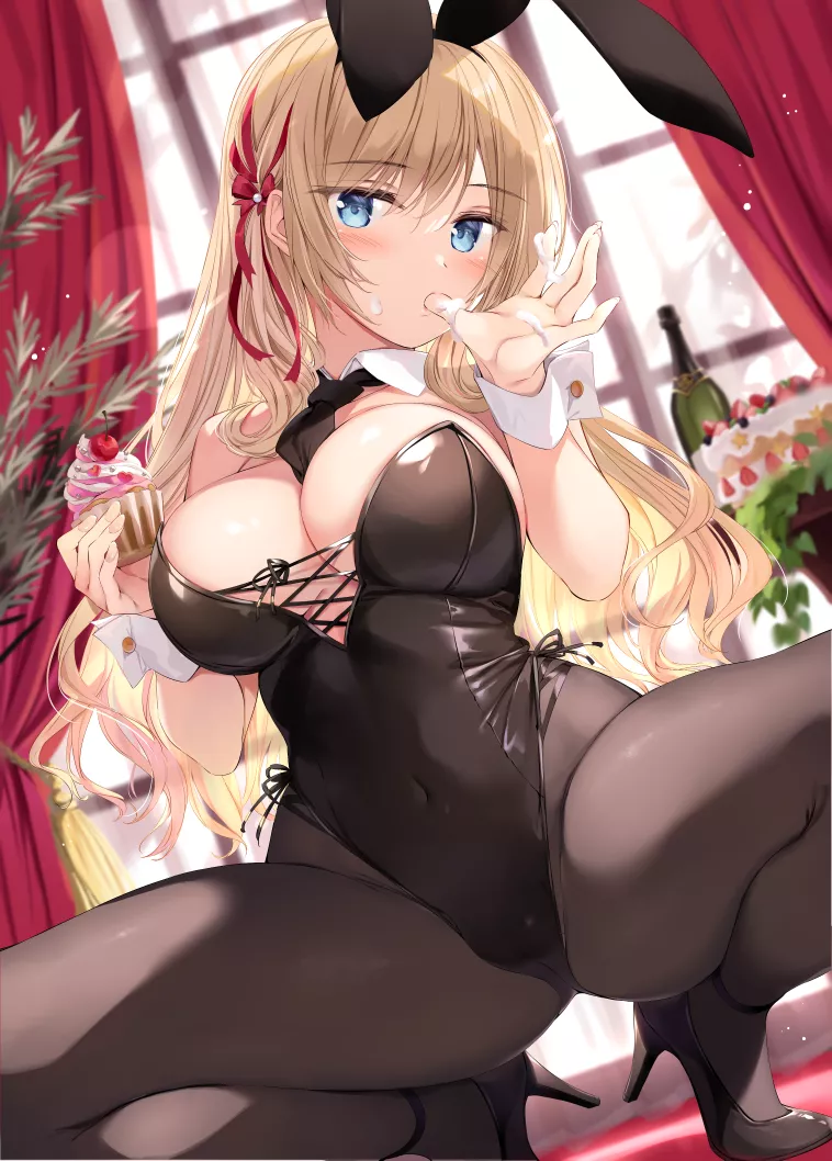 She's interested in more than just whipped cream~ [Original]