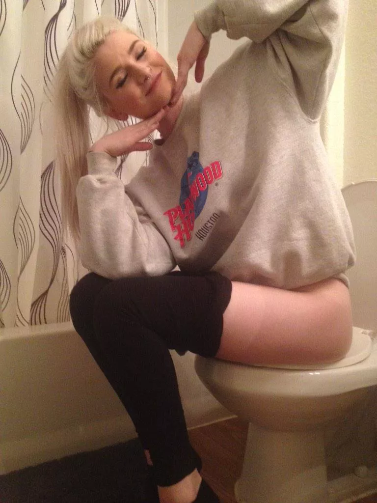 She's posing on the throne. She's posing on the throne.