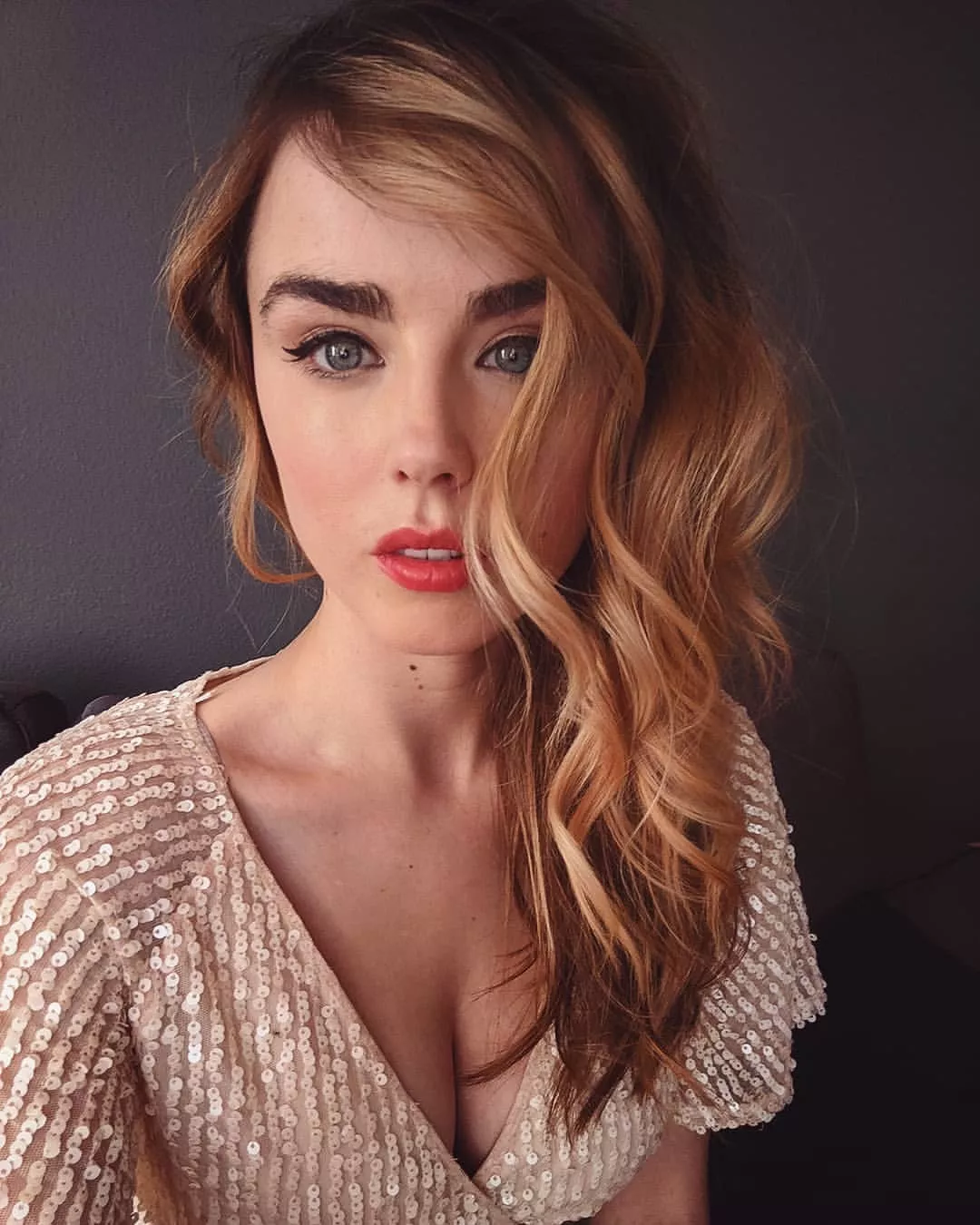 she’s so beautiful 😍