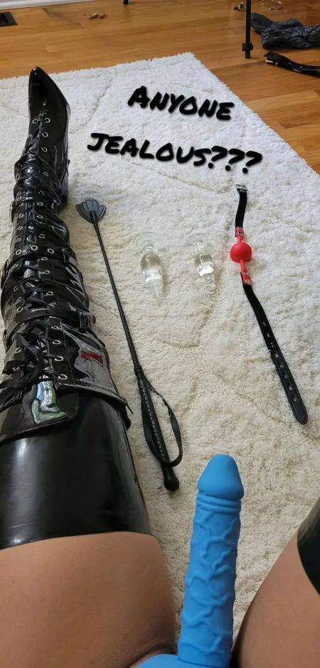 Shine my latex and bend over. I'll [f]orgive any profanities you utter as I violate your ass 😈