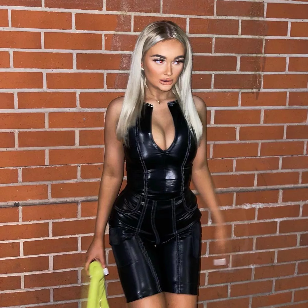 Shiny blonde Shiny blonde