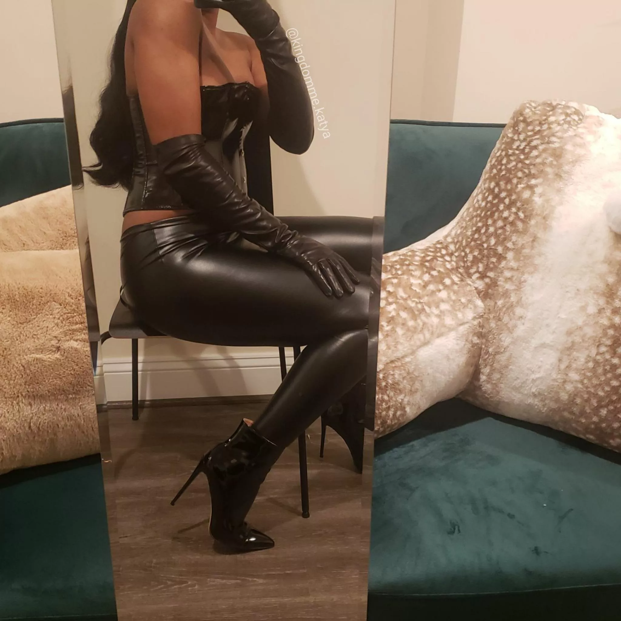 Shiny patent booties! π₯΅ Shiny patent booties! π₯΅