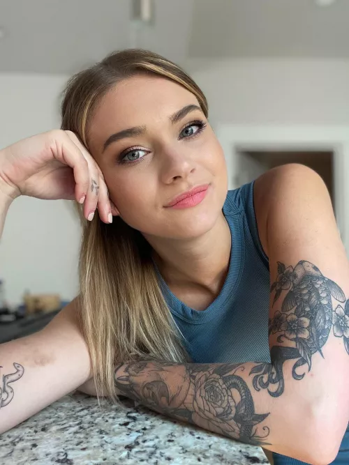 Shoot your load over my face and jerk off to me (kik: emmywinner1994)