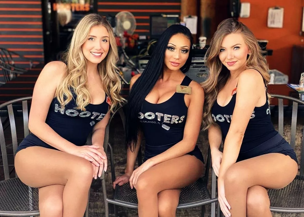 Shopping for Hooters Girls... Shopping for Hooters Girls...