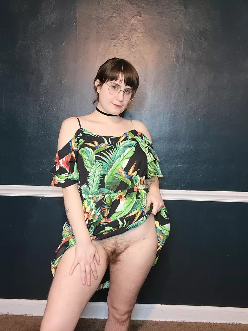 Short dresses are fun to show off in 🥰