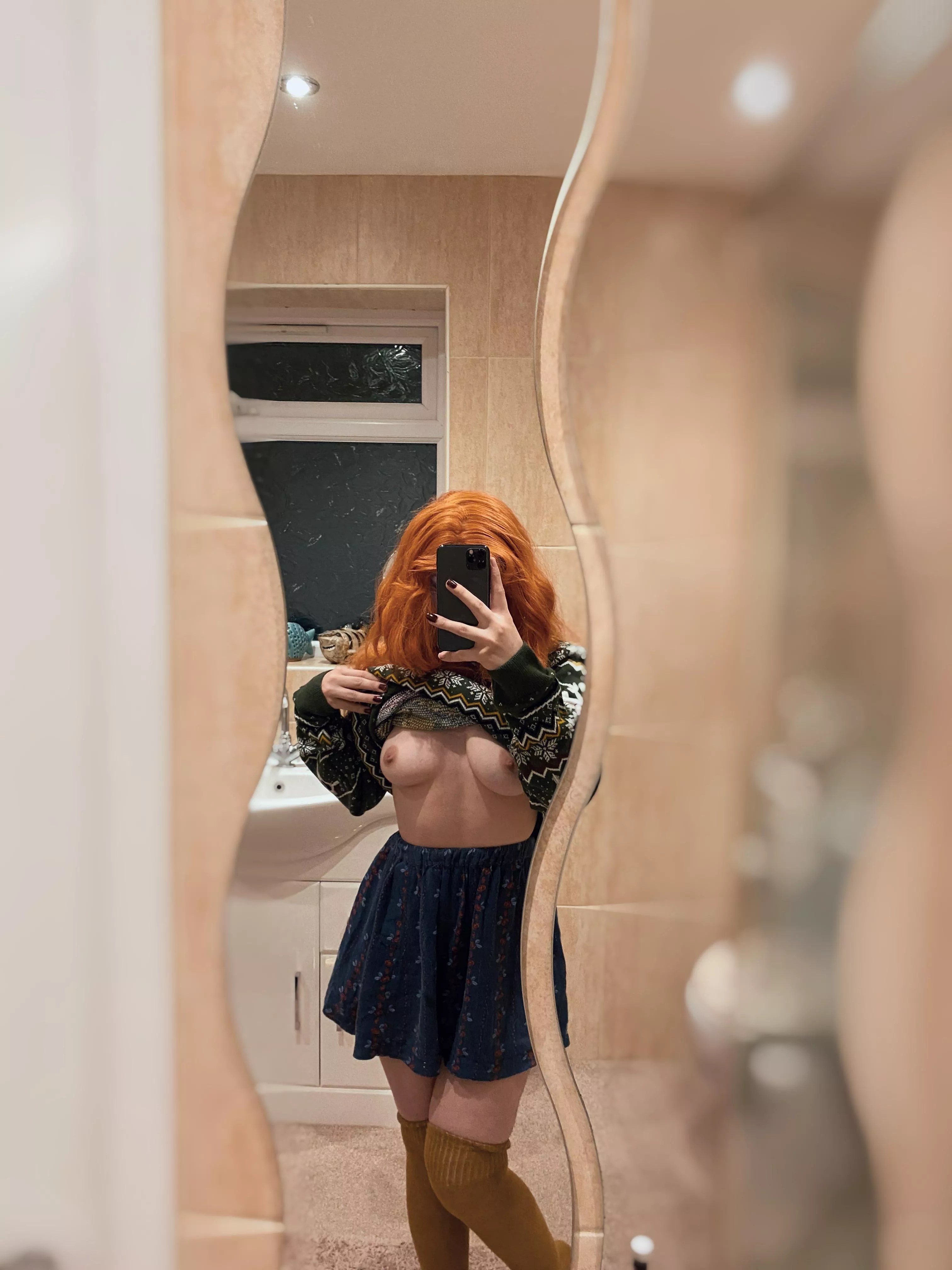 Short girls in thigh highs, anyone? 💖 Short girls in thigh highs, anyone? 💖