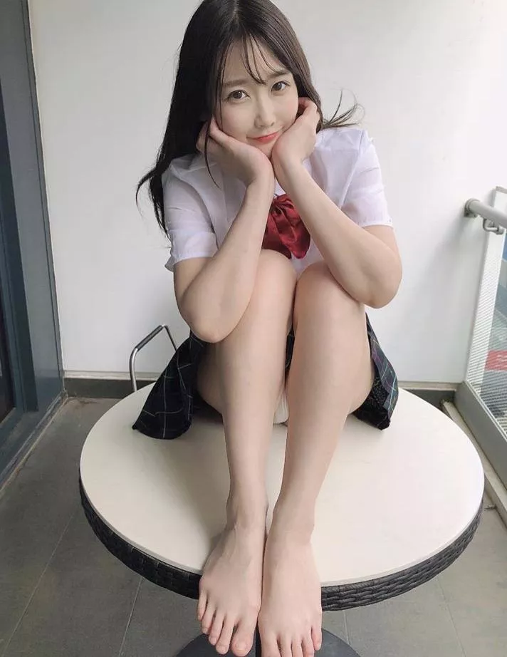 Short skirts and legs up. Best combo Eva!! Short skirts and legs up. Best combo Eva!!