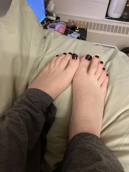 should i do different colors for each foot next? should i do different colors for each foot next?