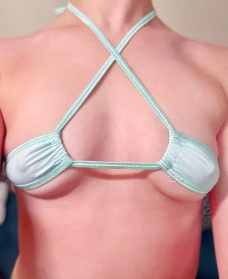 Should I go to the beach like this? Should I go to the beach like this?