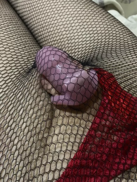 Should I leave it on when I go and meets some friends tonight, I’m still a secret sissy 🙈😩