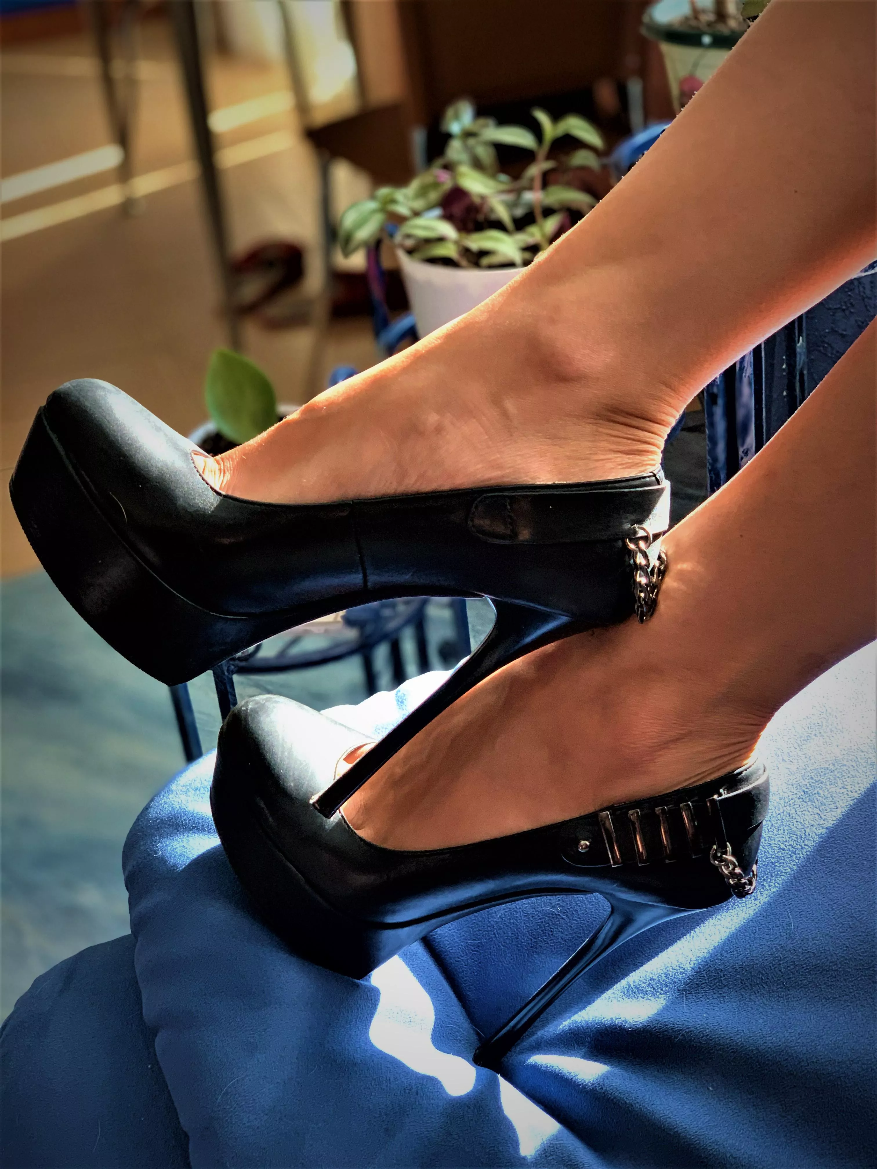 Should I need to take off them from my feet?💋 Should I need to take off them from my feet?💋