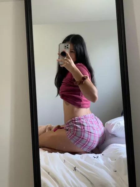 should I post the photo without my shorts on? should I post the photo without my shorts on?