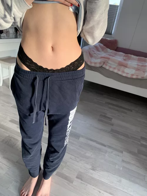 Should the sun be the only one to kiss my tummy ? โ๏ธ Should the sun be the only one to kiss my tummy ? โ๏ธ