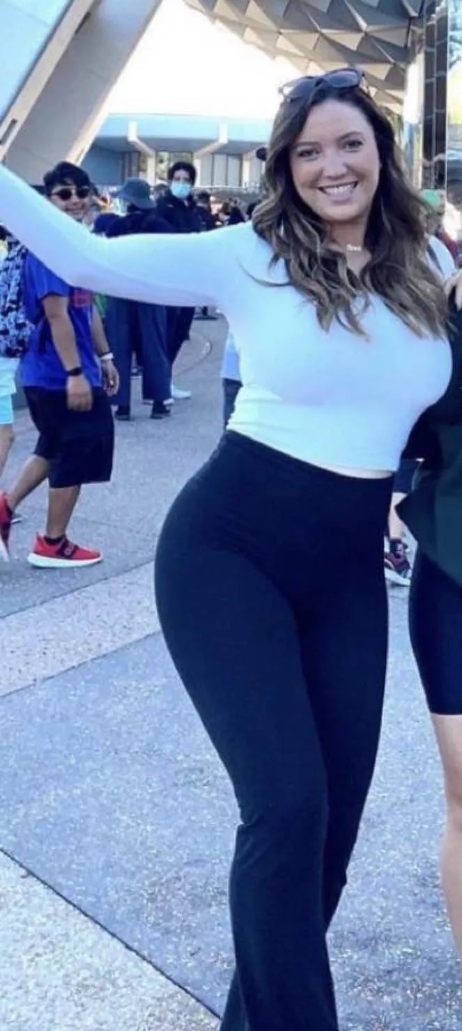 Should thick married milf of two make porn