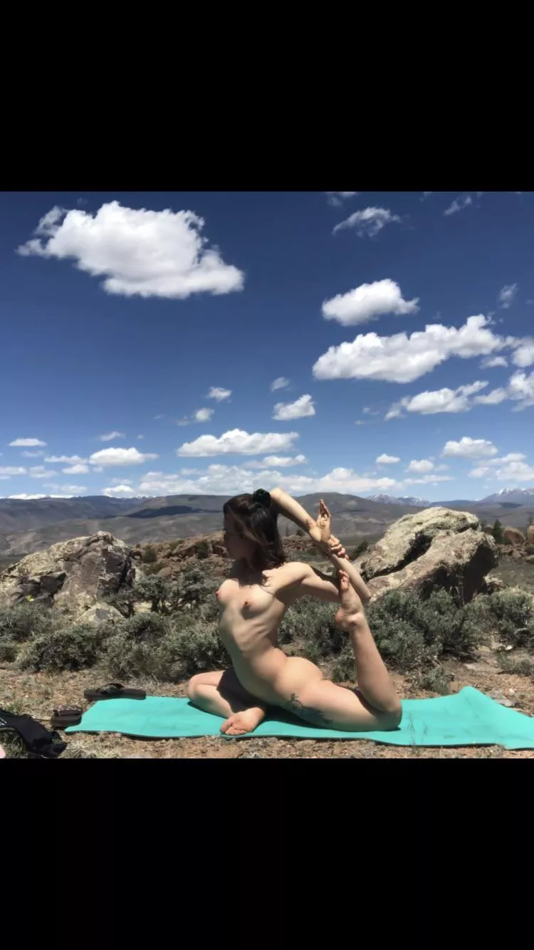 Nude group yoga