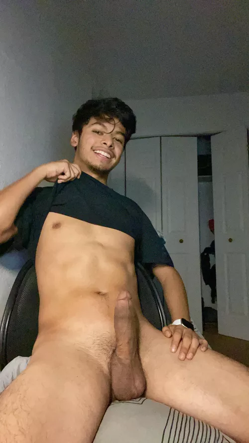 Show me how naughty you can be. Send me a dm ;)