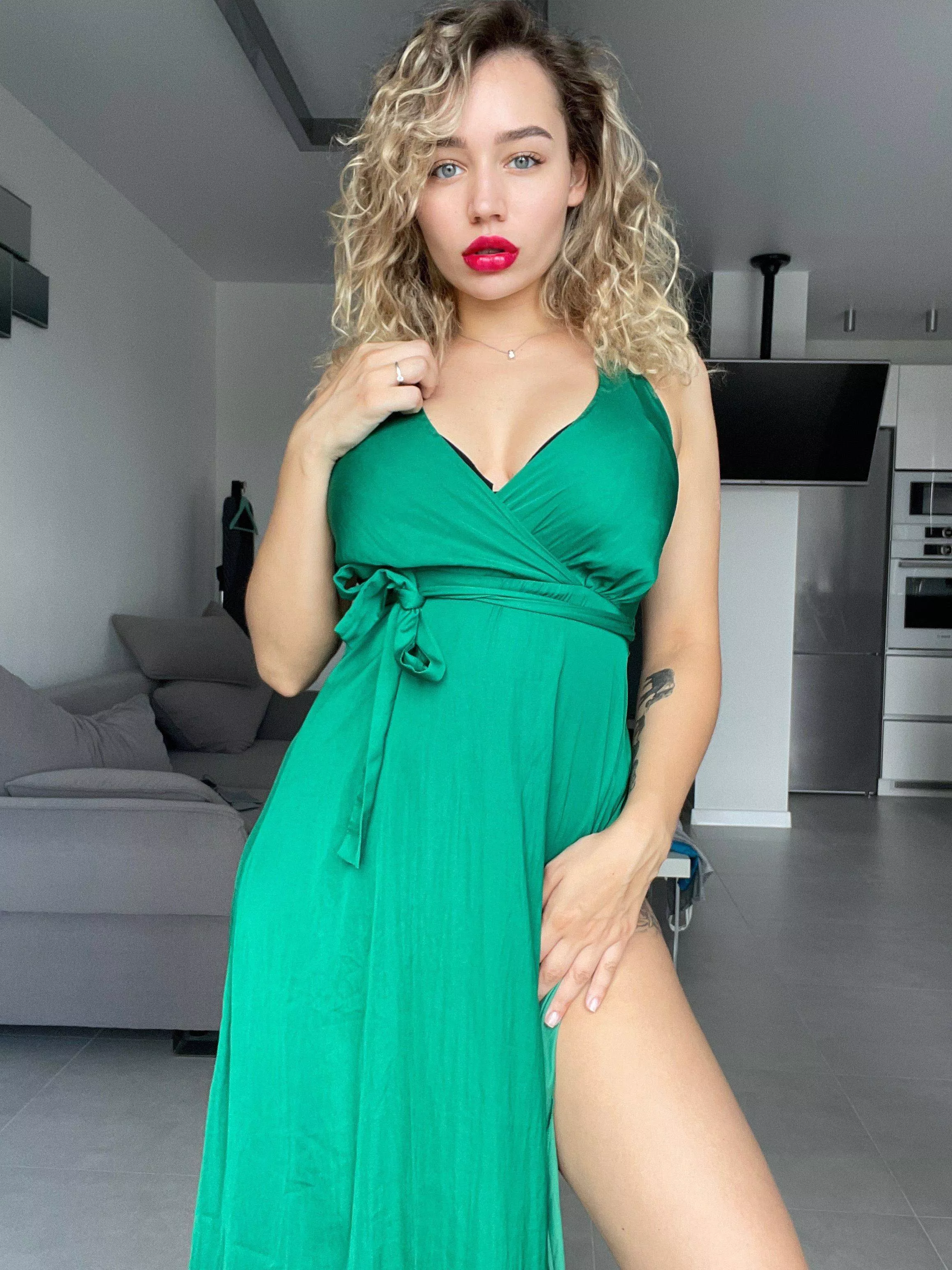 Show your ex, say I'm your new GFCheck my link in bio and prpfile😈