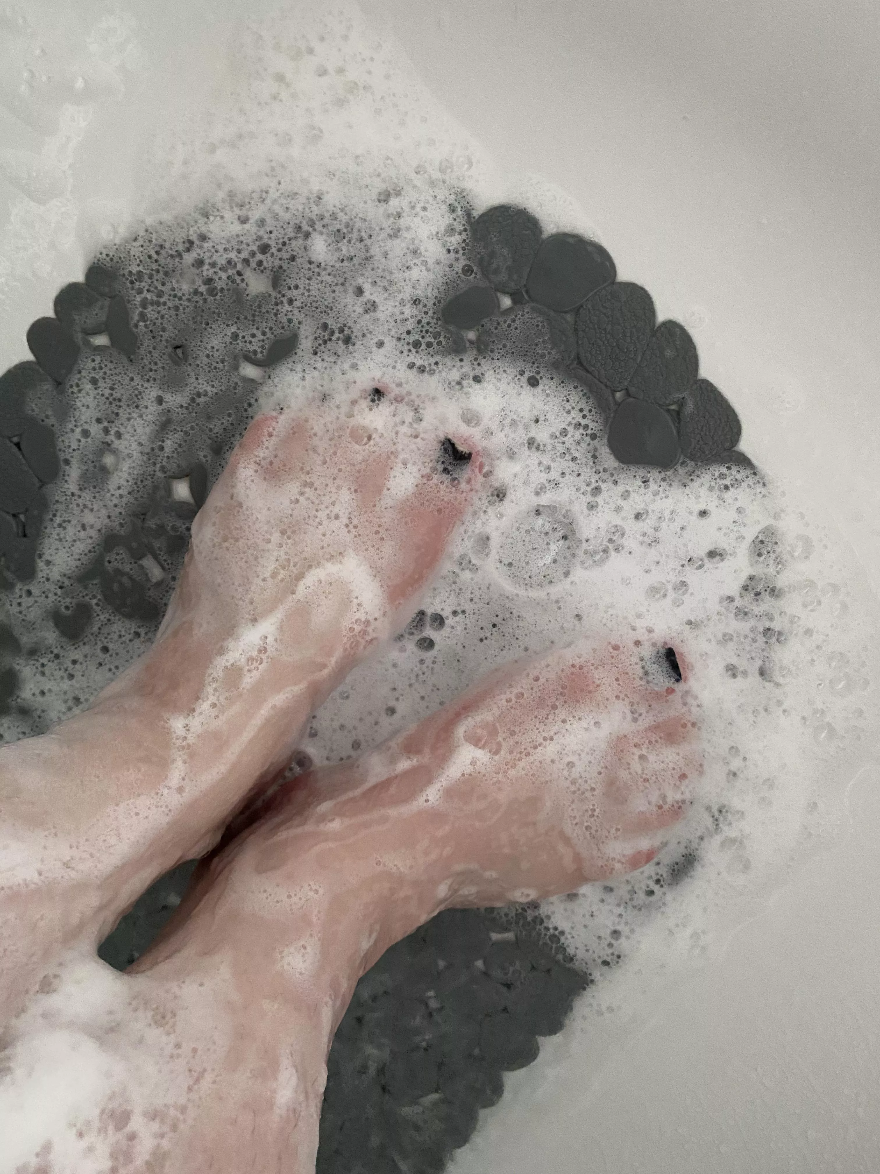 Shower, bubbles and sexy toes! Shower, bubbles and sexy toes!