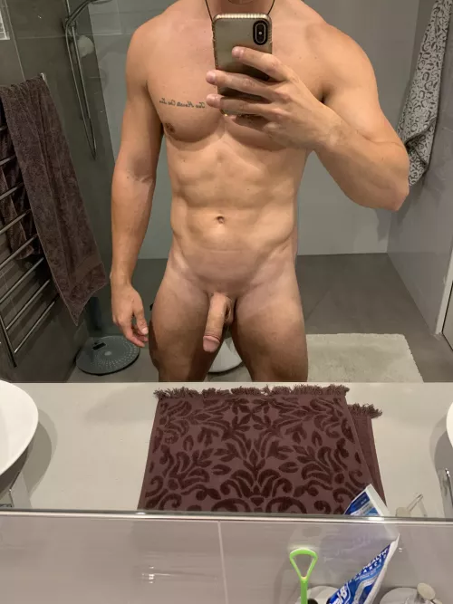 Shower time after massive leg workout ๐๐ผโโ๏ธ