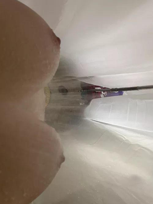 shower tittiess shower tittiess