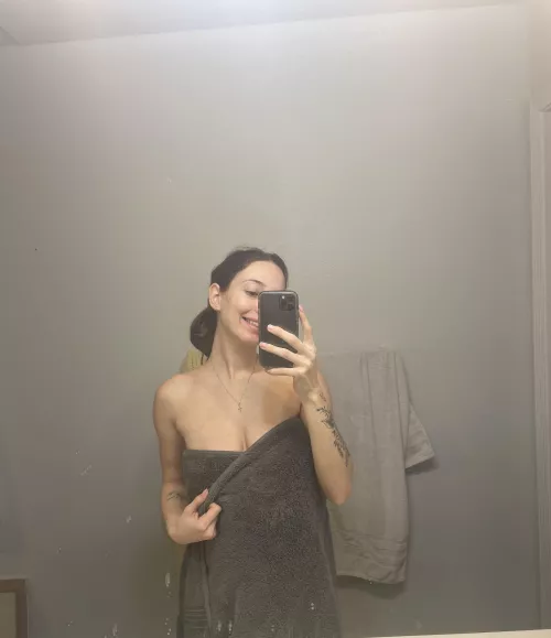 Shower with me 😘 I need help getting soapy😋